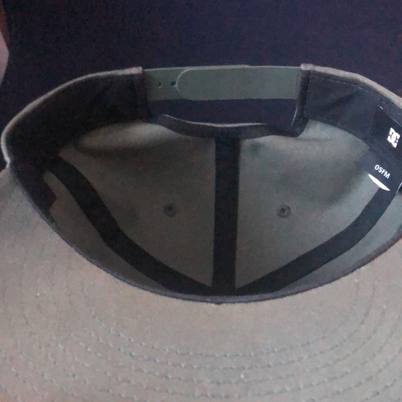 Dc Shoes SnapBack Hat - Picture 3 of 3